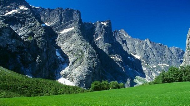 Стена троллей на Дороге Троллей