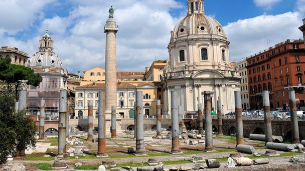 Колонна Траяна в Риме