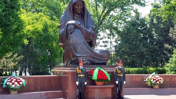 Площадь Памяти и почестей в Ташкенте