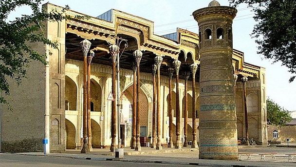 Мечеть и минарет Боло-Хауз в Бухаре