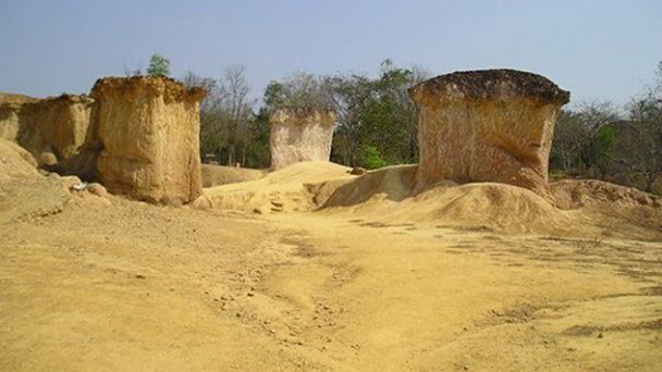 Лесопарк Phae Mueang Phi в Провинции Пхрэ Лесопарк Phae Mueang Phi в Провинции Пхрэ