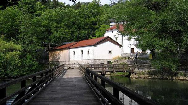 Река Пивка в Постойне