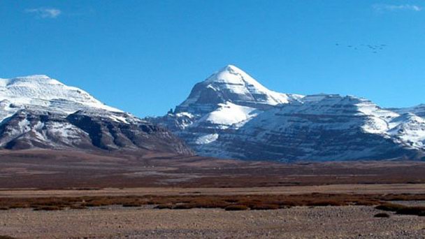 Гора Аста Парбат в Тибете Гора Аста Парбат в Тибете