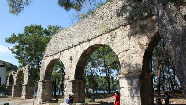 Акведук Фаселиса в Кемере