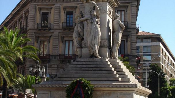 Памятник Винченцо Беллини в Катании в Катании