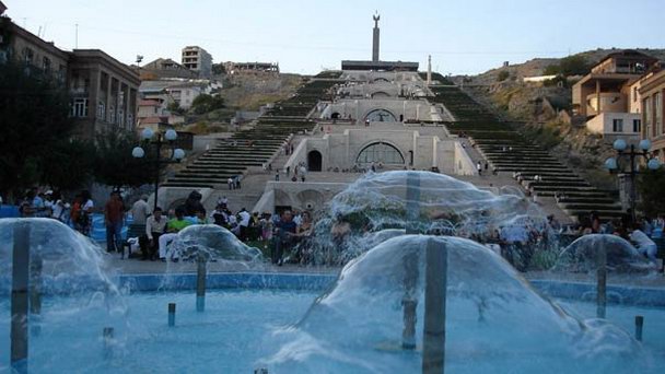 Фонтан Ереванский каскад