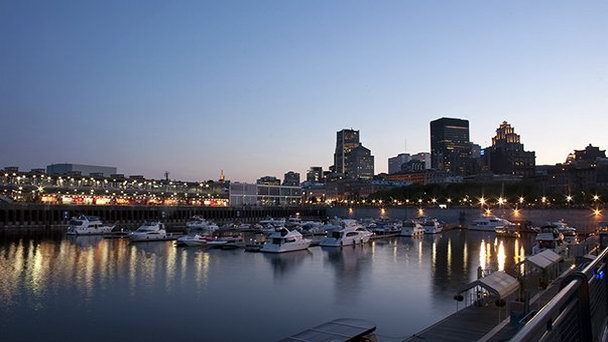 Причалы в Старом Порту Монреаля в Монреале