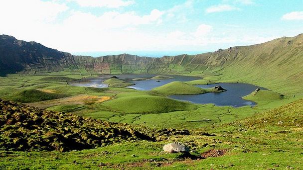 Вулкан Калдейра на Азорских островах