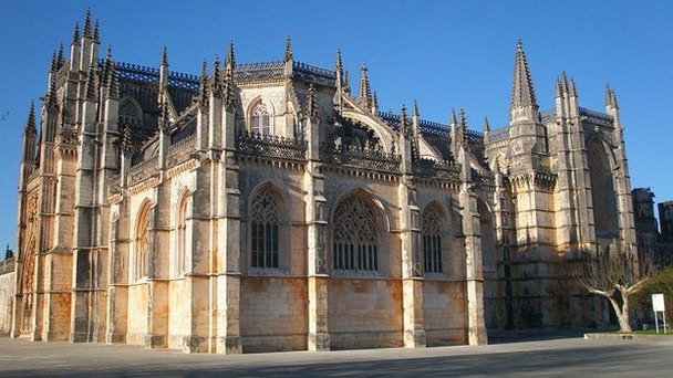 Монастырь да Санта-Мария да Витория в Лейрии