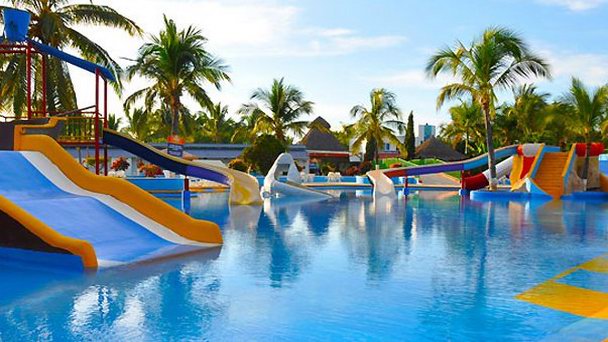 Аквапарк-зоопарк Aquaventuras в Пуэрто-Вальярте