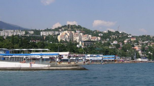 Городской пляж Гурзуфа в Крыму