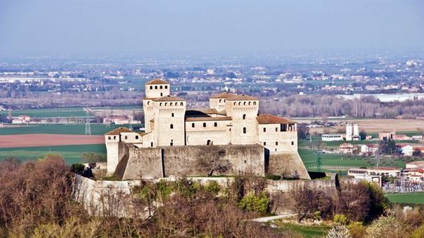 Замок Торрекьяра в Эмилия Романии Замок Торрекьяра в Эмилия Романии