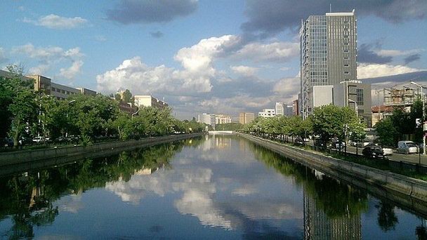 Река Дымбовица в Бухаресте Река Дымбовица в Бухаресте