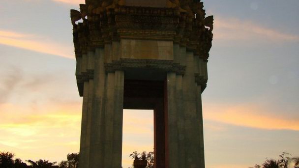 Монумент независимости в Сием Рипе