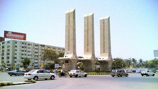 Памятник Три меча в Карачи Памятник Три меча в Карачи