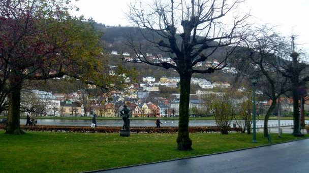 Озеро Лилле-Лунгегордсванн в Регионе Фьордов