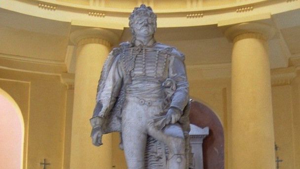 Памятник королю Неаполя и маршалу Франции Иоахиму Мюрату в Неаполе