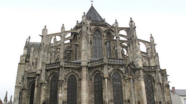 Собор Сен-Гатьен в Долине Луары
