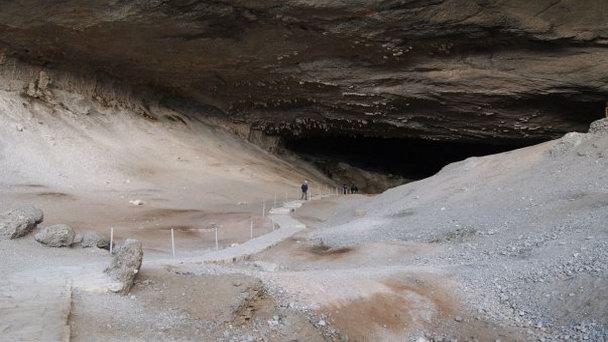 Пещера милодона в Южной Патагонии