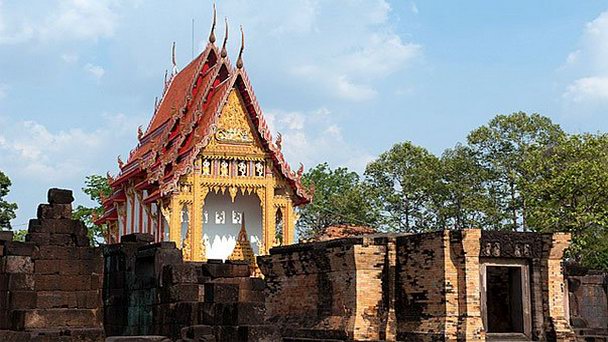 Храм Prasat Sa Khampaeng Yai в Сисакете