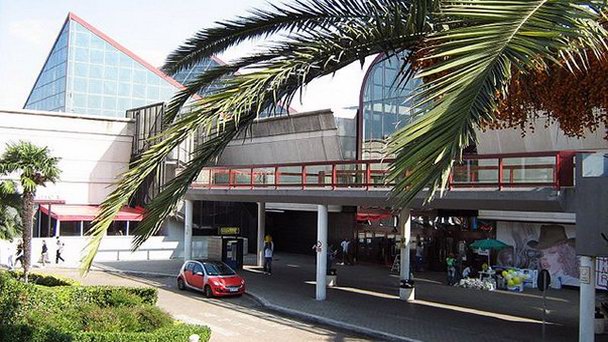 Торговый центр Синечитта Дью в Риме