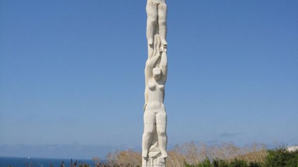 Обелиск Ворота 40 дев памятник Легенда Калиакры в Каварне