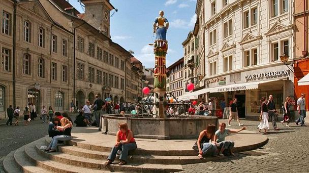 Фонтан правосудия на Женевском Озере