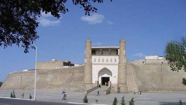 Городская цитадель Арк в Бухаре