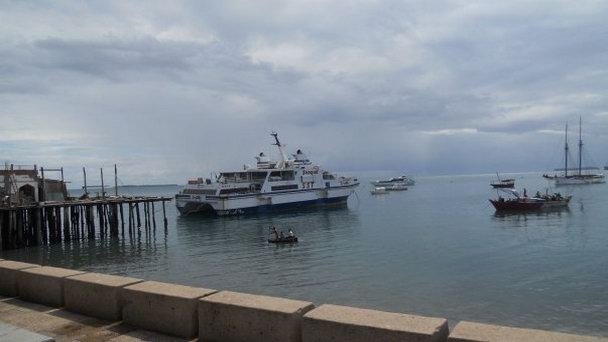 Порт и набережная в Стоун-Тауне в Занзибаре