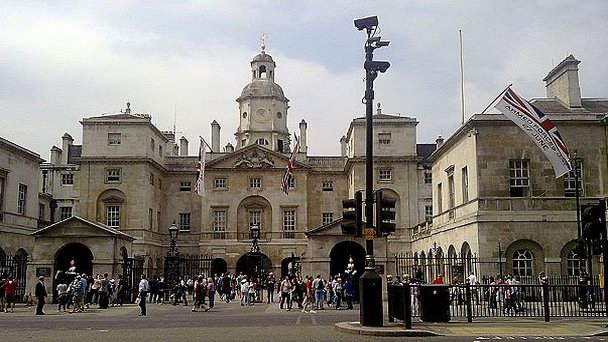 Здание королевской конной гвардии в Лондоне