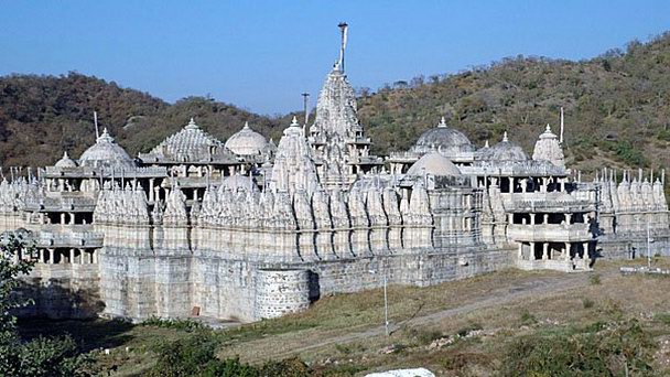 Храм Джейн в Ранакпуре в Удайпуре