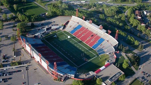 Стадион Макмэхон в Альберте