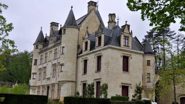 Замок Пети Туар в Долине Луары