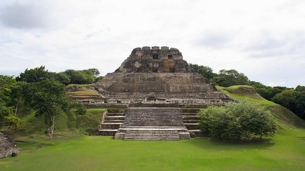 Руины Ксунантуних в Сан-Игнасио Руины Ксунантуних в Сан-Игнасио