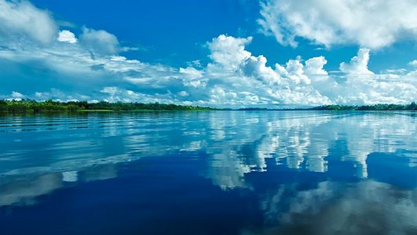 Река Демерара в Джорджтауне Река Демерара в Джорджтауне