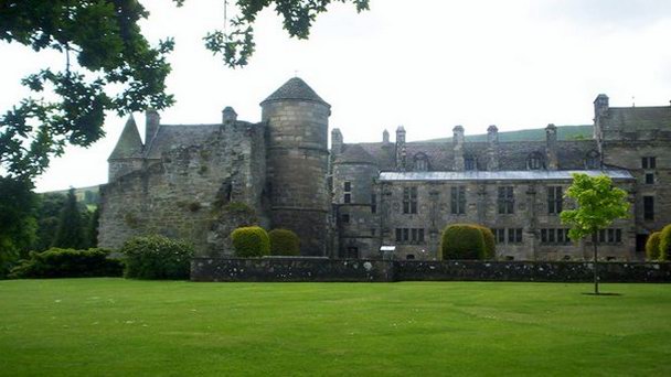 Фолклендский дворец в Шотландии