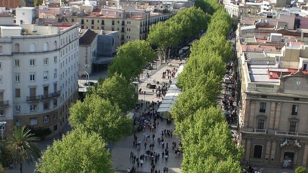 Бульвaр Лaс Рaмблaс в Барселоне