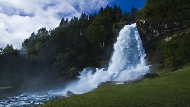 Водопад Верингфоссен в Регионе Фьордов