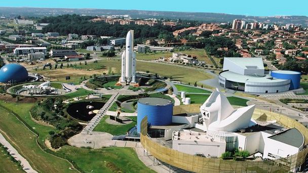 Тематический парк «Космический городок» в Пиренеях Тематический парк «Космический городок» в Пиренеях