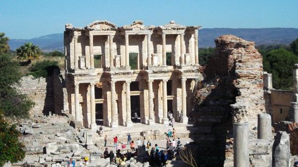 Библиотека Цельсия в Кушадасы