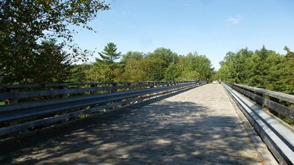 Велосипедная трасса L petit Train du Nord в Квебеке
