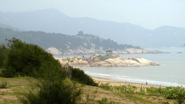 Пляж острова Путу-Шаня в Путяне Пляж острова Путу-Шаня в Путяне