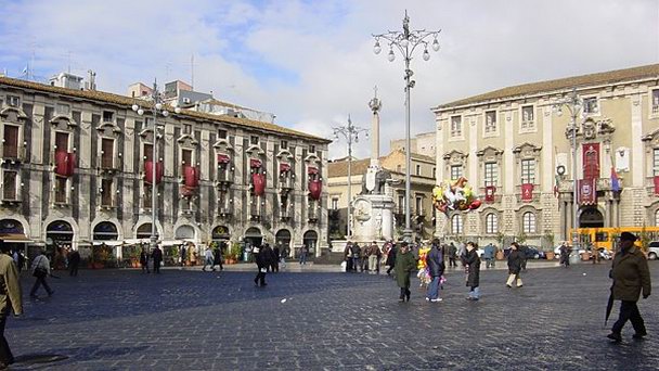 Пьяцца дель Дуомо в Катании Пьяцца дель Дуомо в Катании