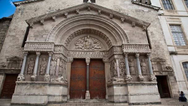 Церковь Сен-Трофим в Прованс-Альпы