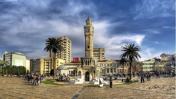 Площадь Конак в Измире